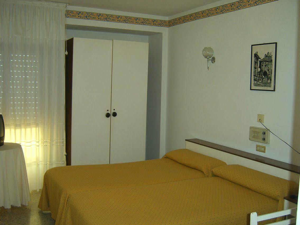 Hotel Puente De Los Santos ตาเปีย เด กาซาเรียโก ภายนอก รูปภาพ